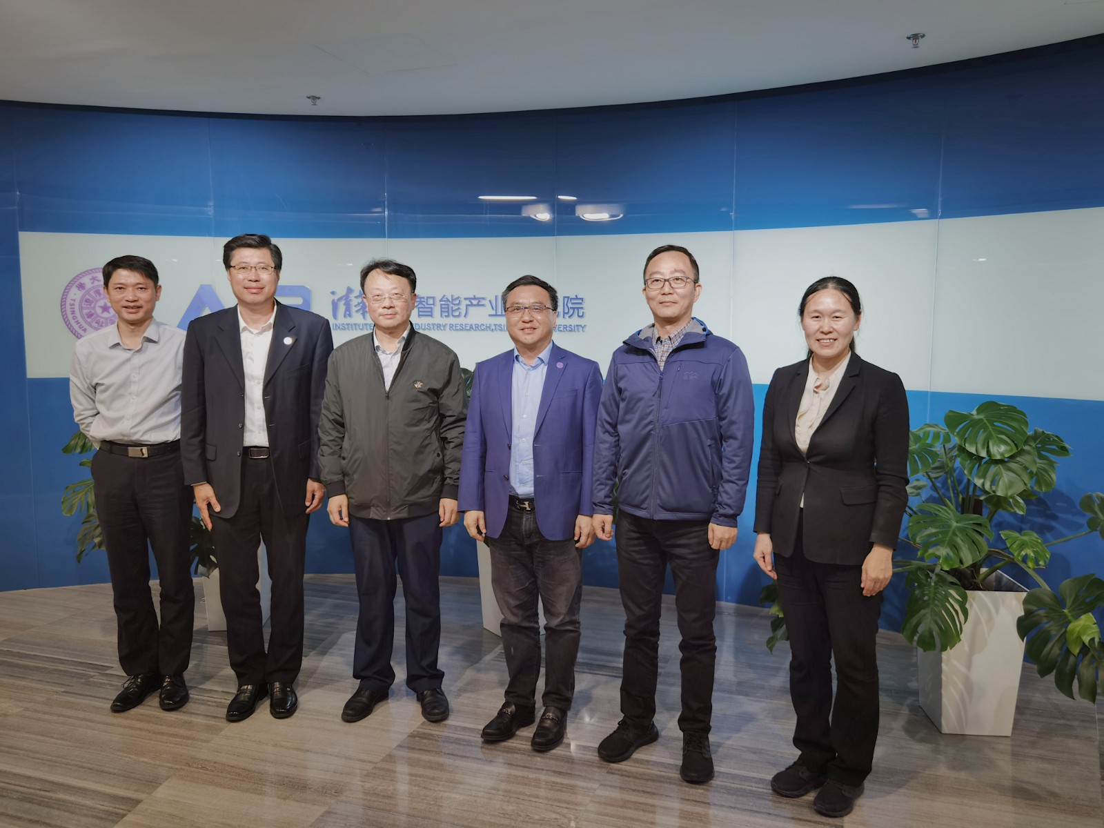 20211012-常务副校长王希勤调研b站
-程俐嘉-王希勤一行调研合影-.jpg